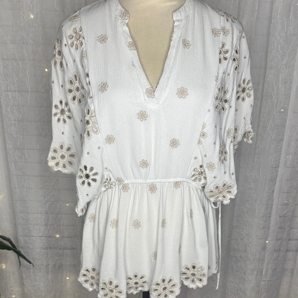 Chic White Eyelet Women's Blouse